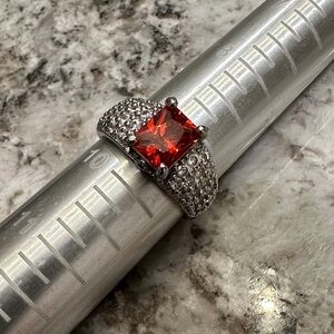 👑Elegant Silver and Red Stone Ring